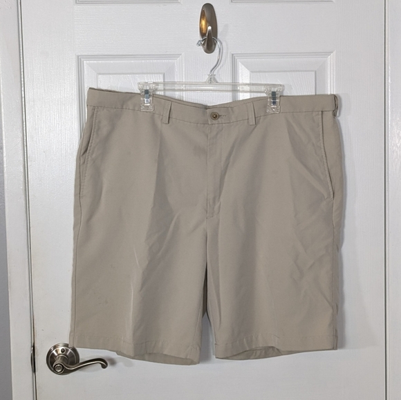 Haggar Classic Flat Front Chino Dress Shorts in Tan/Cream Size 42 Waist - Picture 1 of 6
